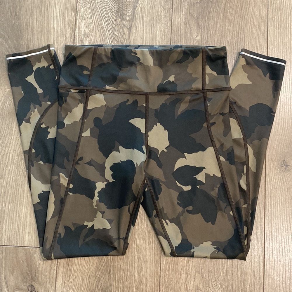 Athleta Run Free Camo 7/8 Tight Arbor Olive High Rise Side Pocket Leggings XS‎